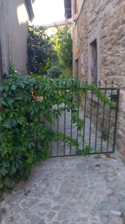 La Maison Du Chateau Cremolino Bagian luar foto